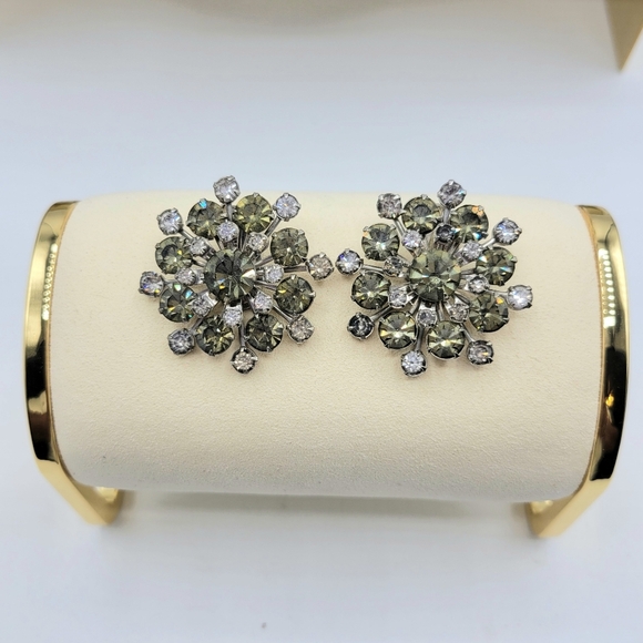 Vintage Floral Enamel & Rhinestone 60s Clip On Earrings - Picture 3 of 4